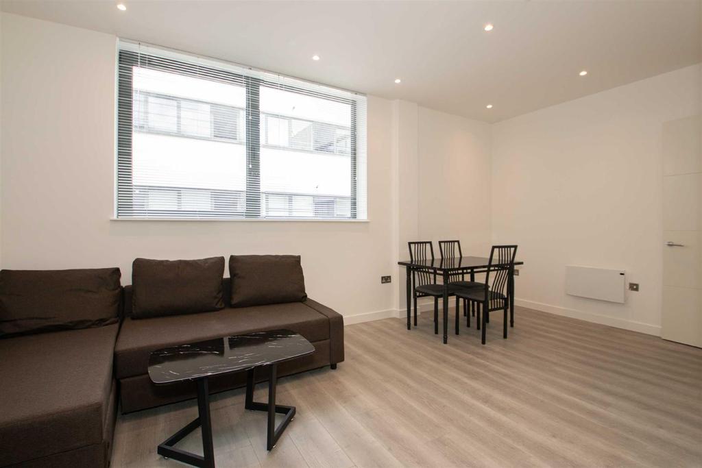 Capital Drive, Linford Wood 1 bed apartment £1,060 pcm (£245 pw)