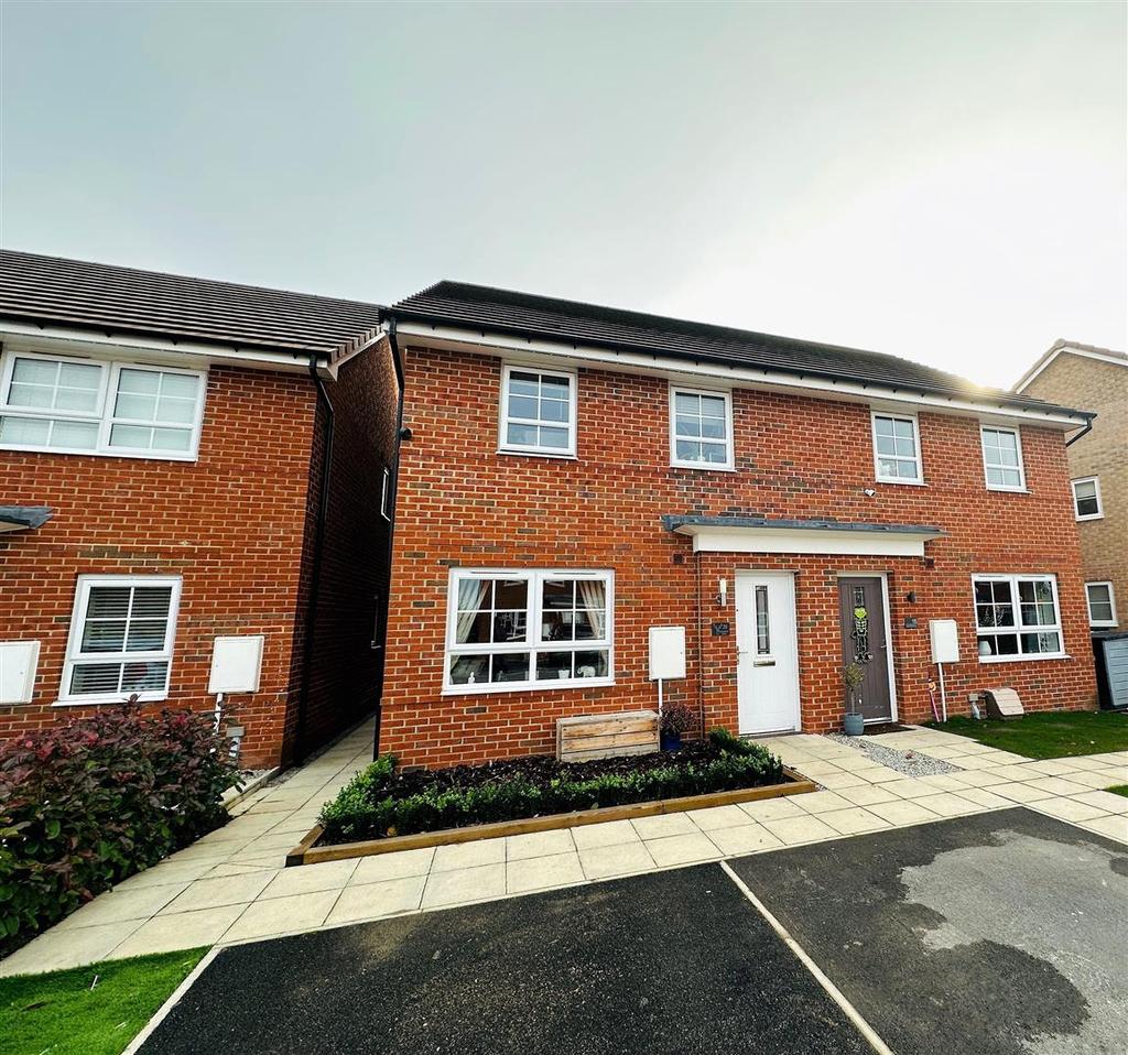 Greenfield Drive, Barlby, Selby 3 bed semidetached house for sale £220,000