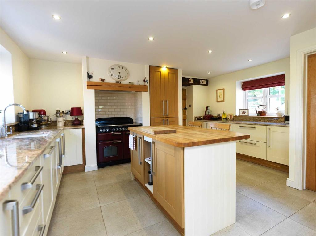 Chapel Lane, Knockin Heath, SY10 8ED 4 bed country house £650,000
