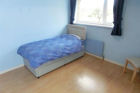 65 Ashdale Drive, Birmingham, B14 4TX