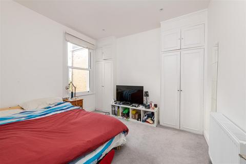 2 bedroom flat to rent, Deodar Road, Putney