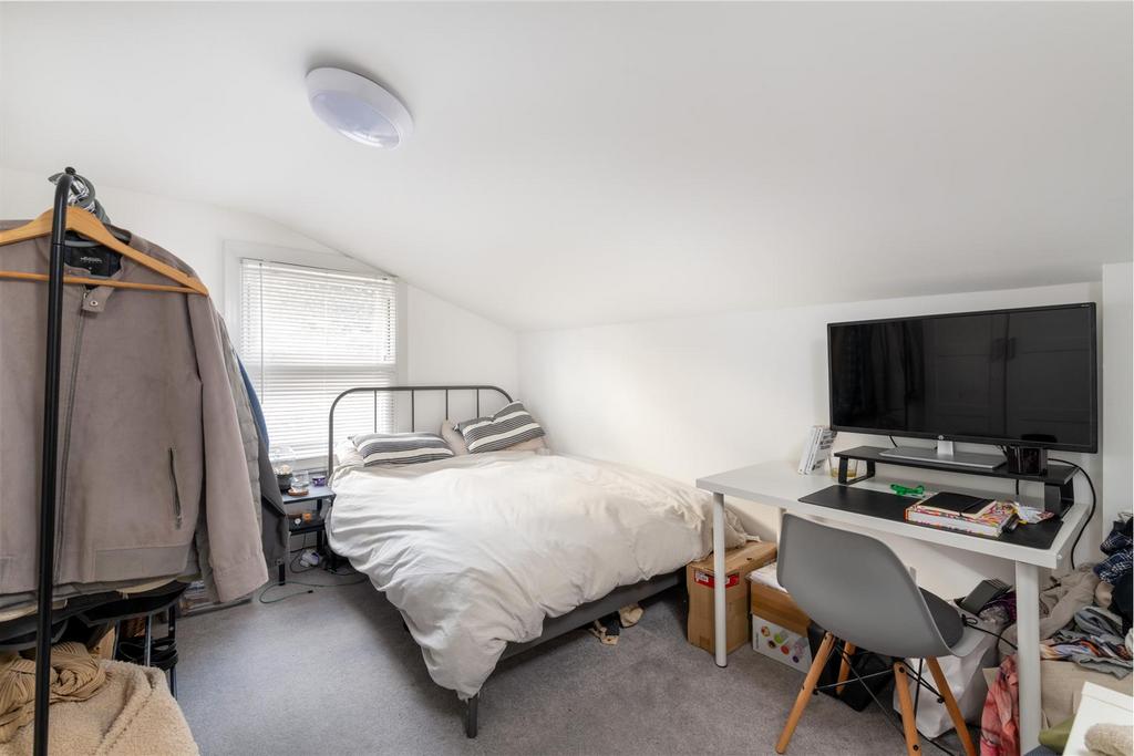 Fff 32 Deodar Rd Bed 2.jpg