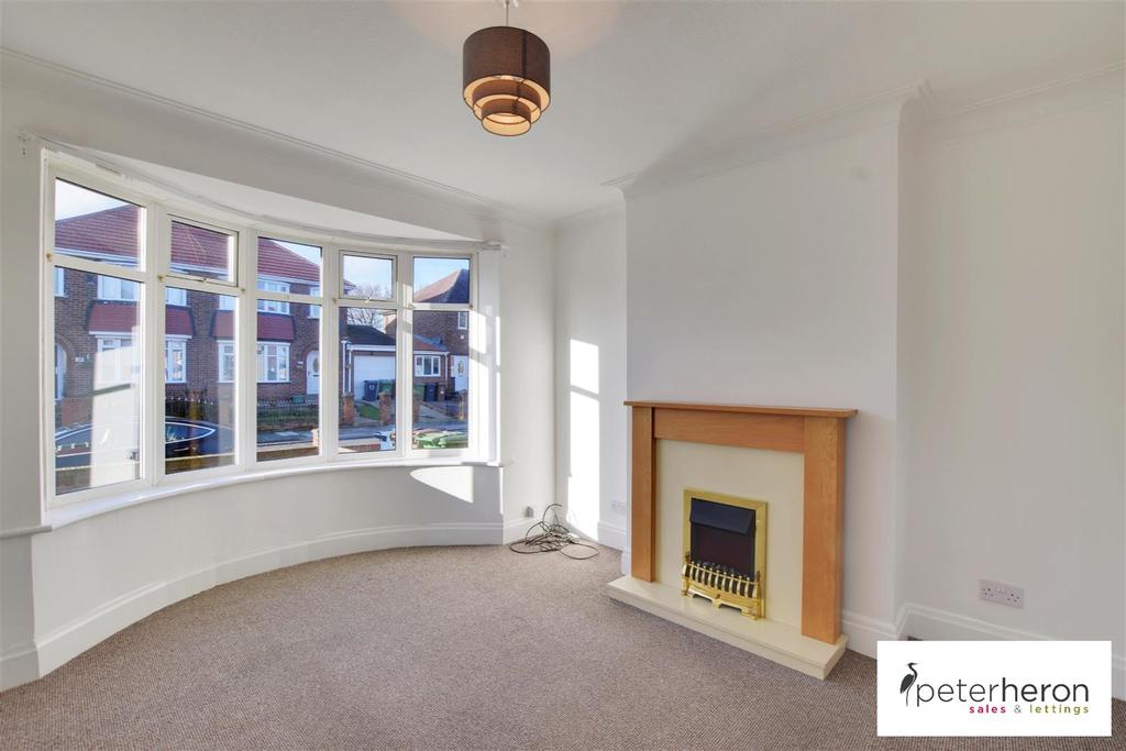 Alston Crescent, Seaburn, Sunderland 3 bed semidetached house £895