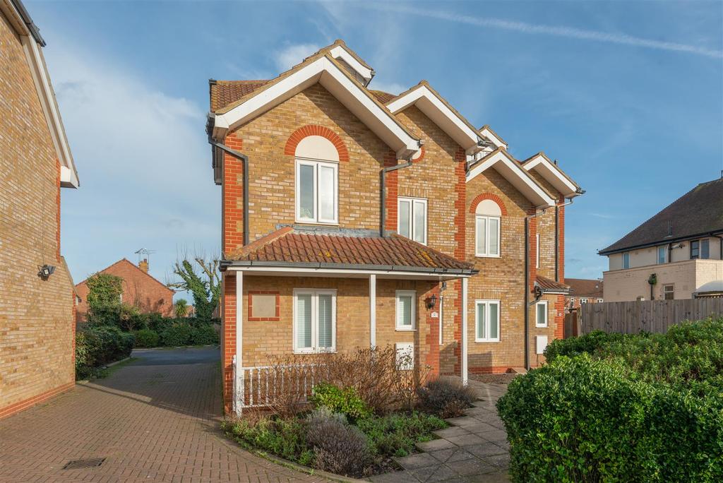 Herne Bay Road, Swalecliffe, Whitstable 2 bed apartment £850 pcm (£