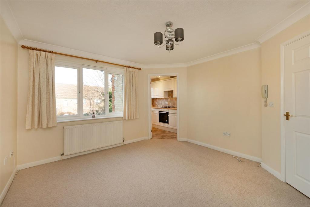 Herne Bay Road, Swalecliffe, Whitstable 2 bed apartment £850 pcm (£
