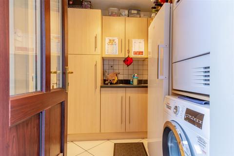 12 Brechin Close, Arnold, Nottingham, NG5 8GN