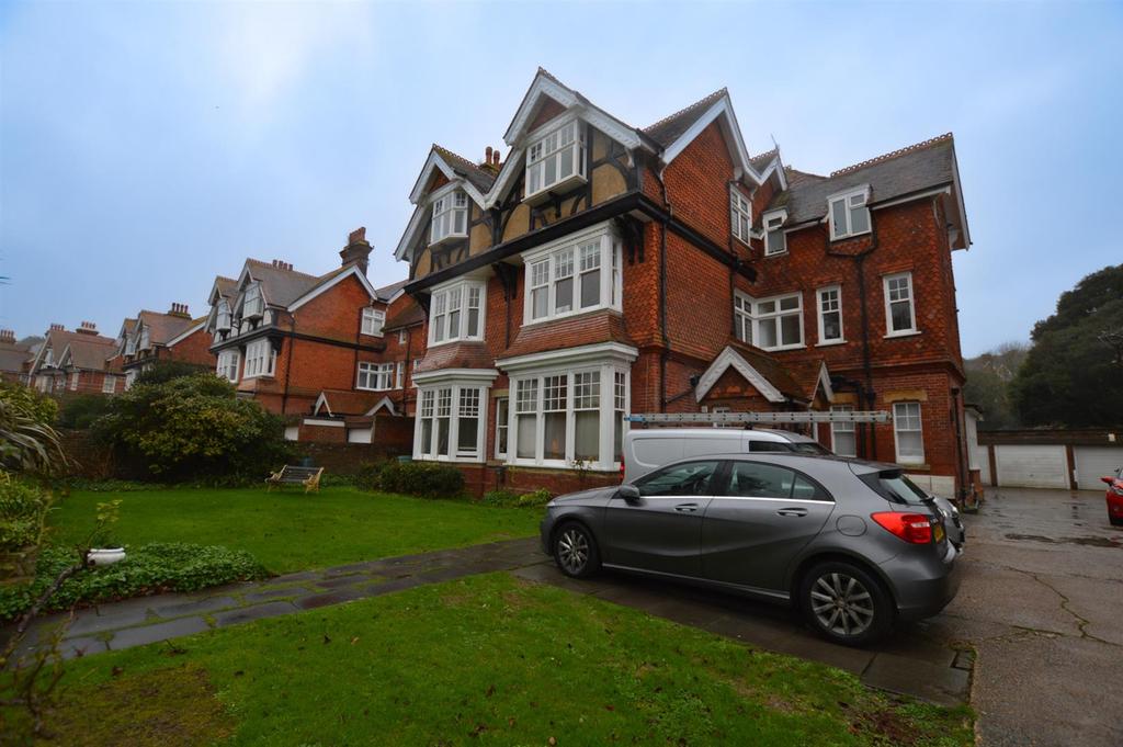 20 Denton Road, Eastbourne 1 bed flat £900 pcm (£208 pw)