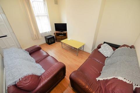2 bedroom house to rent, 18 Glossop Street