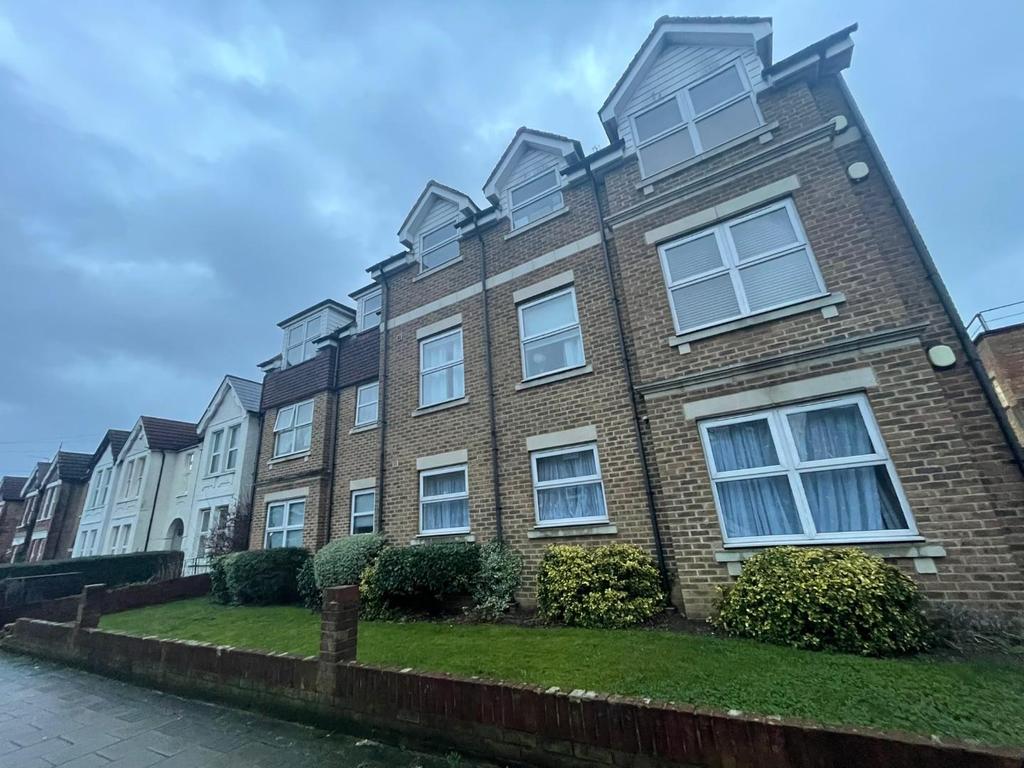 Ravenscroft Road, Beckenham 1 bed apartment £1,500 pcm (£346 pw)