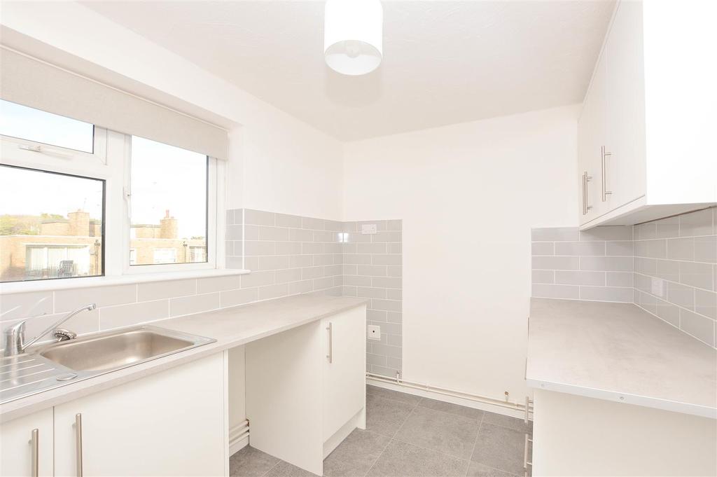 Rockhurst Drive, Eastbourne 1 bed flat for sale £154,950