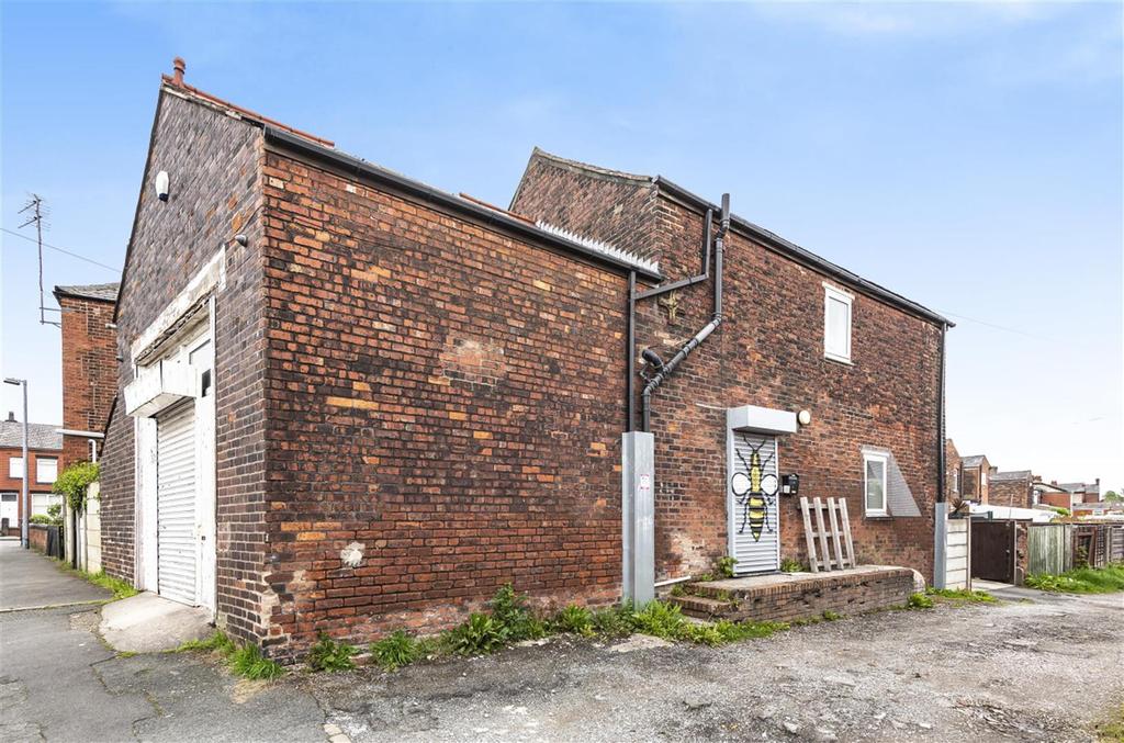 Manchester Road, Off Chilham Road... House £650 pcm (£150 pw)