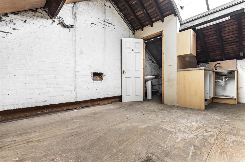 Manchester Road, Off Chilham Road... House £650 pcm (£150 pw)