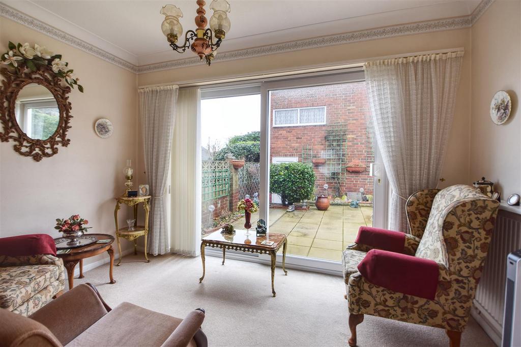 Fairlight Close, BexhillOnSea 3 bed semidetached house for sale £