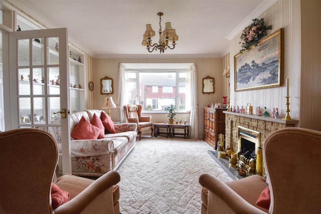 Fairlight Close, BexhillOnSea 3 bed semidetached house for sale £