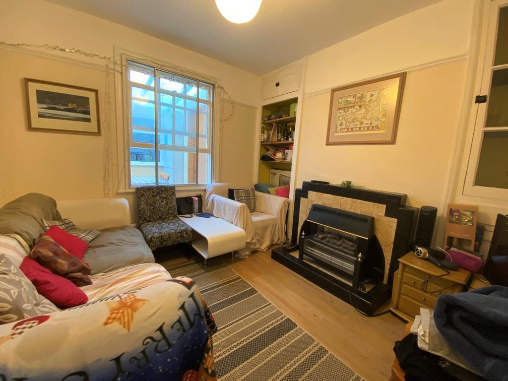 Trevethan Road, Falmouth 3 bed house £1,770 pcm (£408 pw)