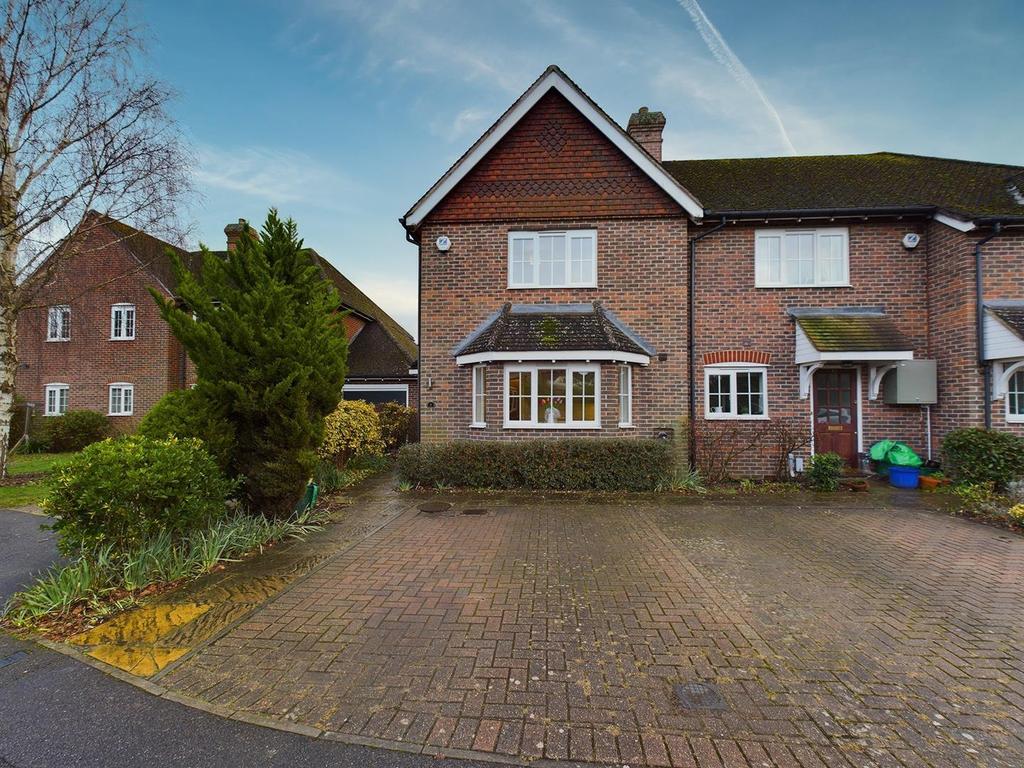 Morrison Close, Upper Basildon, Reading 2 bed end of terrace house £