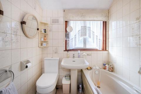 13 Windsor Avenue, London, E17 5NL