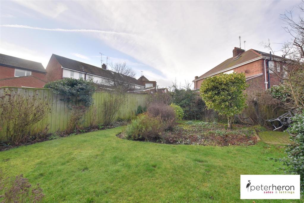 Seaburn Gardens, Seaburn, Sunderland 3 bed semidetached house £325,000