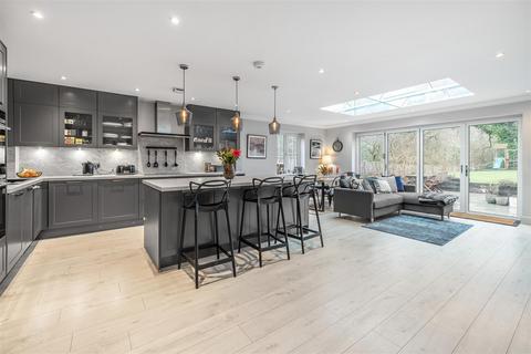 20b Critchmere Hill, Haslemere, GU27 1LS