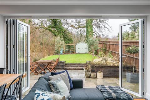 20b Critchmere Hill, Haslemere, GU27 1LS