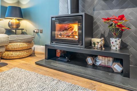 20b Critchmere Hill, Haslemere, GU27 1LS