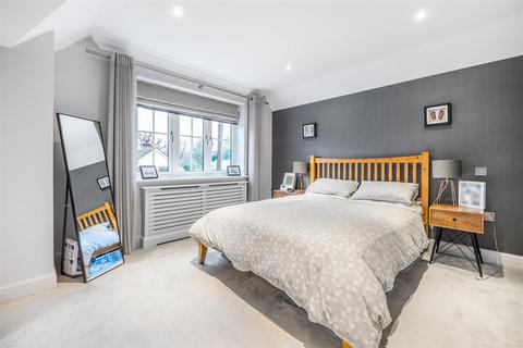 20b Critchmere Hill, Haslemere, GU27 1LS