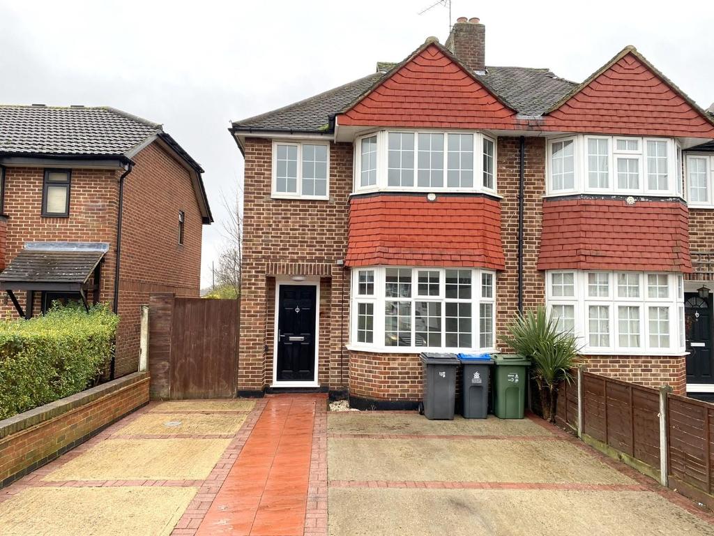 Pembury Avenue, Worcester Park 3 bed semidetached house £2,150 pcm