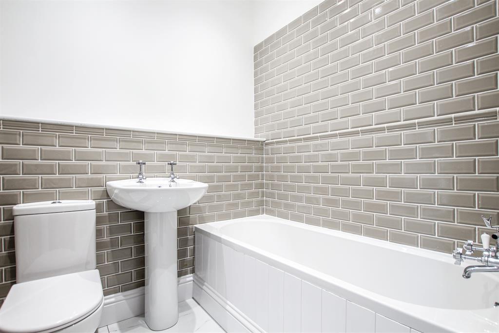 Market Cross, Selby 2 bed flat £800 pcm (£185 pw)