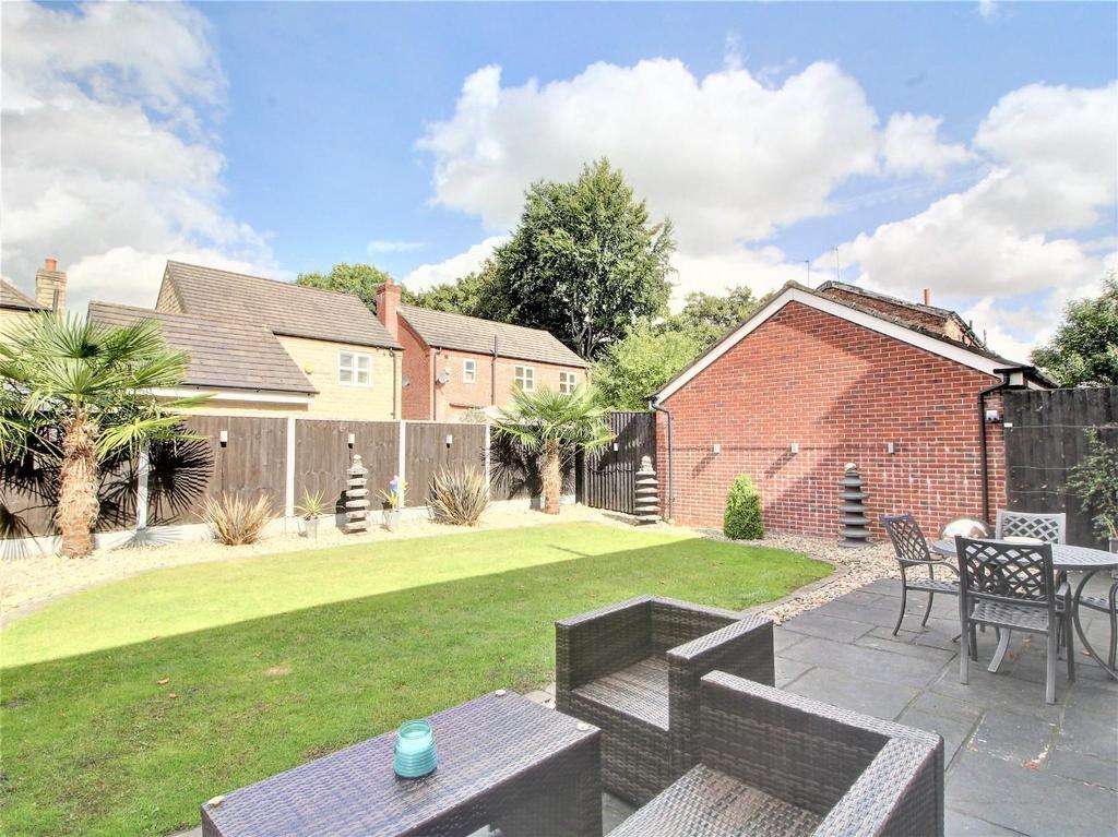 Viscount Drive, Middleton, Manchester, M24 4JT 4 bed detached house £