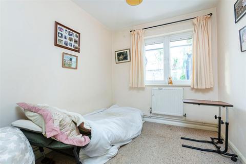 3 bedroom flat for sale - Essex Court, Station Road, Barnes, SW13