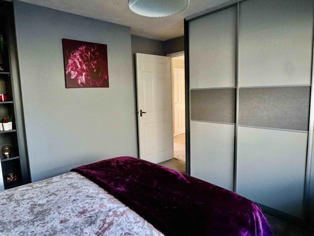 Bed2a.jpg