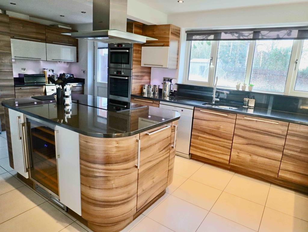 Kitchen1.jpg