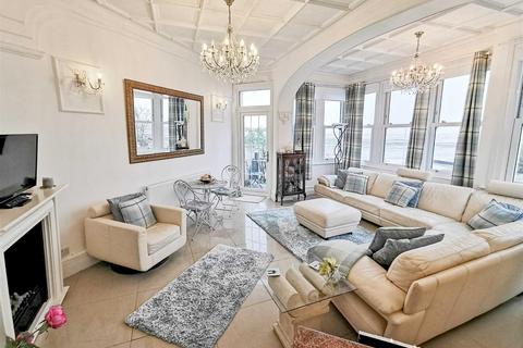 3 bedroom apartment for sale - THE LEAS, Chalkwell