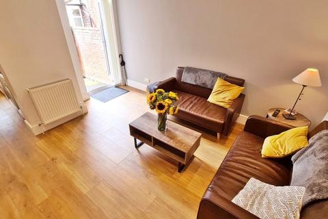 4 bedroom terraced house to rent, Braemar Road, Manchester, M14