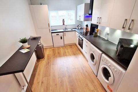 4 bedroom terraced house to rent, Braemar Road, Manchester, M14