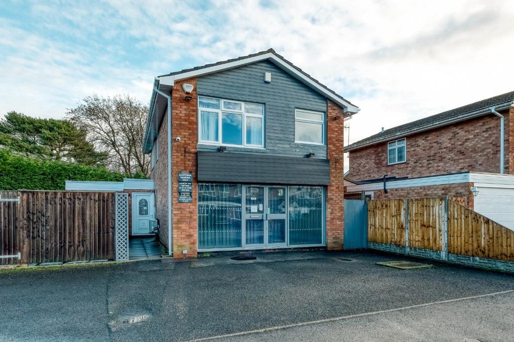 Chesworth Road, Harwood Park, Bromsgrove, B60 2HF 4 bed detached house