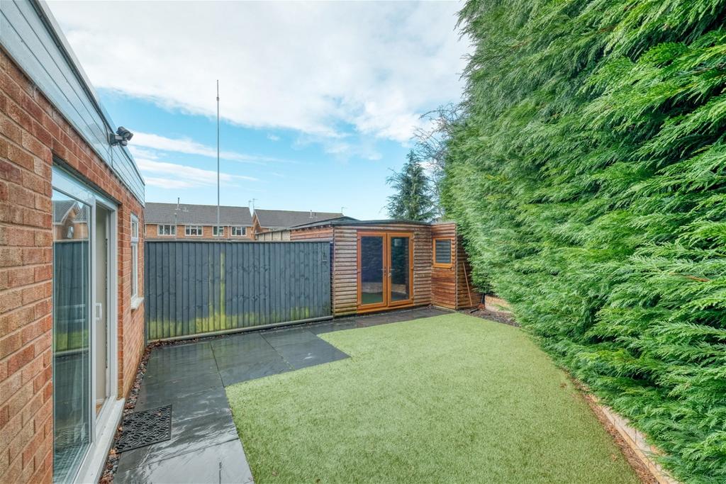 Chesworth Road, Harwood Park, Bromsgrove, B60 2HF 4 bed detached house