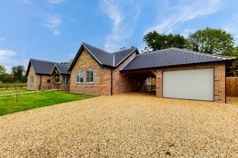 4 bedroom detached house to rent, Chequers Lane, Saham Toney, IP25