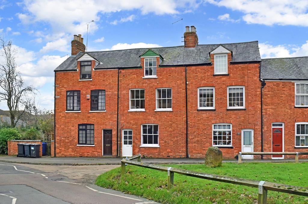 Richmond Road, Towcester, NN12 3 bed terraced house £900 pcm (£208 pw)