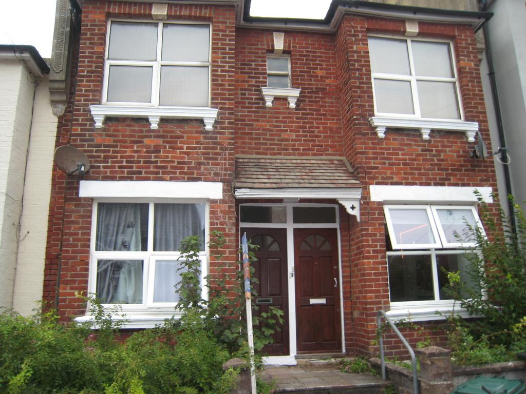Shanklin Road, Brighton BN2 4 bed £2,611 pcm (£603 pw)