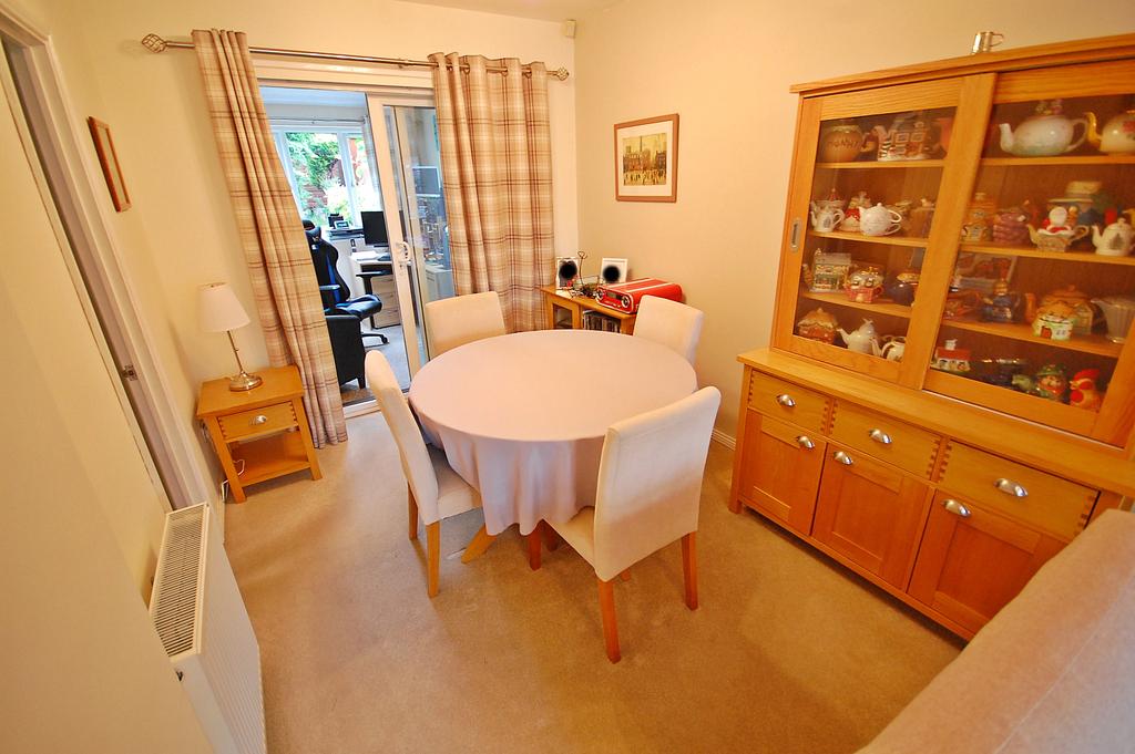 Canterbury Road, Newton Hall, Durham, DH1 3 bed link detached house £