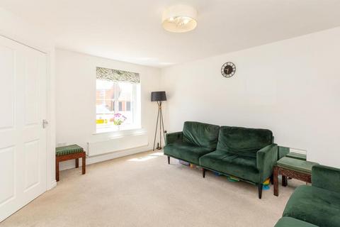 2 Apollo Close, Aylesbury, HP18 1AP