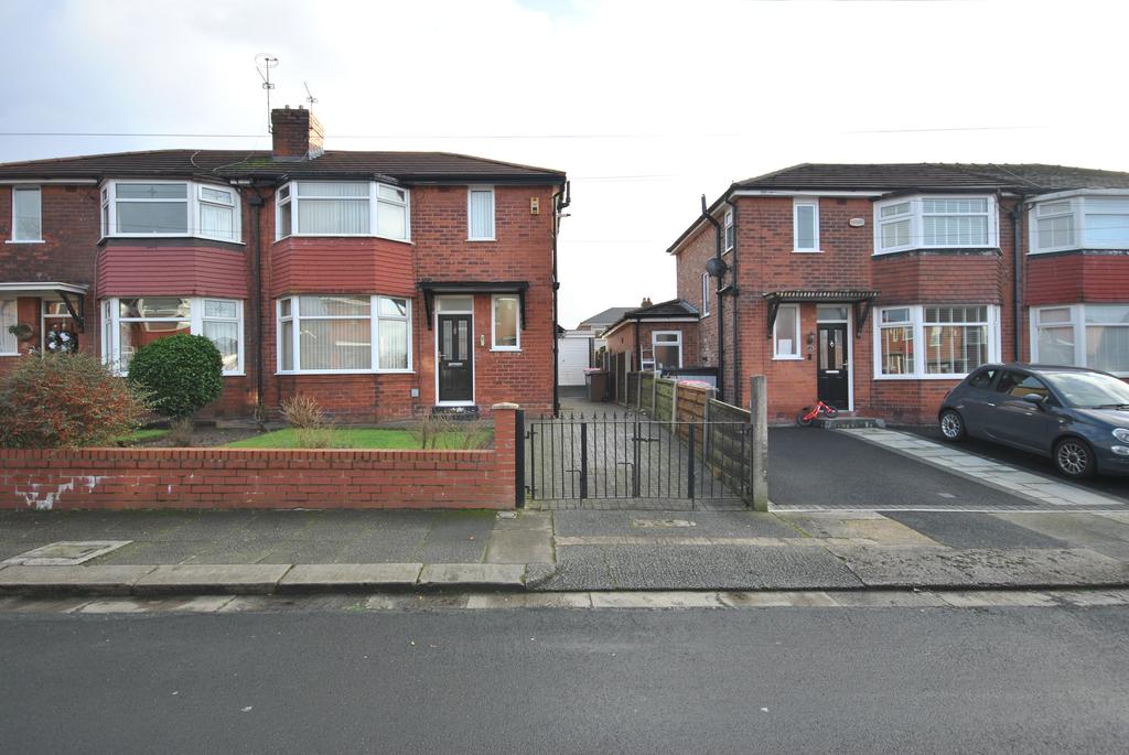 Woodford Avenue, Eccles M30 3 bed semidetached house for sale £220,000