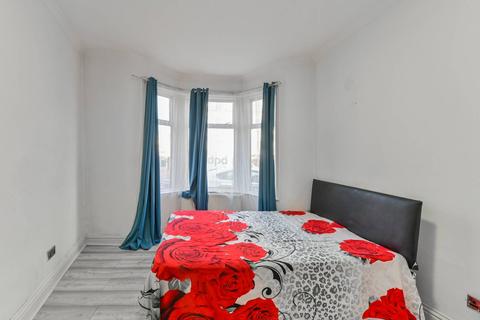 73a Skeltons Lane, London, E10 5BT