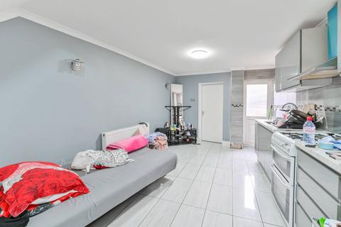 73a Skeltons Lane, London, E10 5BT