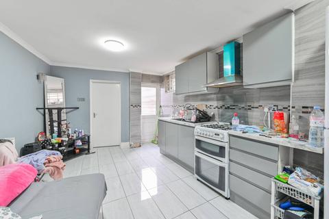 73a Skeltons Lane, London, E10 5BT