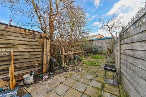 73a Skeltons Lane, London, E10 5BT