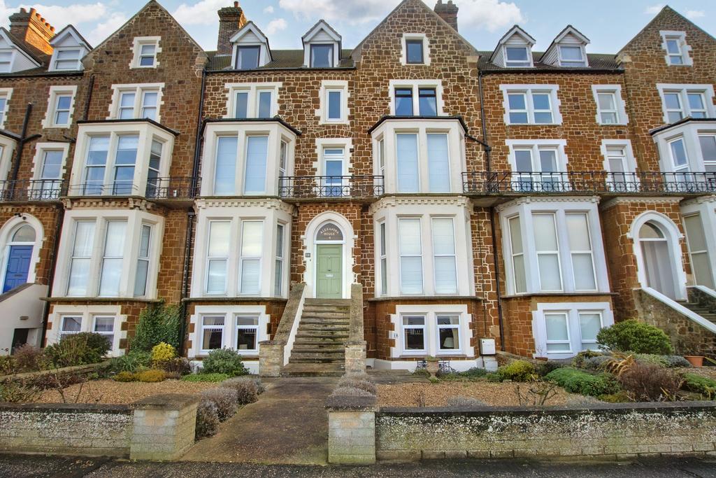 Cliff Parade, Hunstanton 1 bed flat £155,000