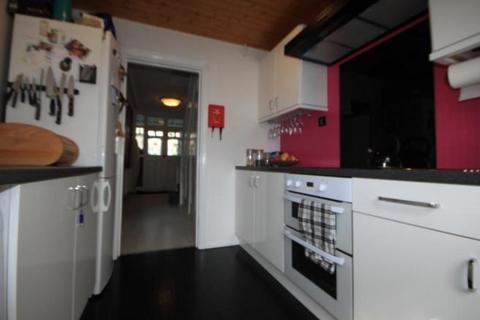 3 bedroom terraced house to rent, Hastings Avenue, Ilford