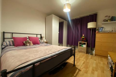 2 bedroom flat to rent, Stoneyard Lane, London, E14
